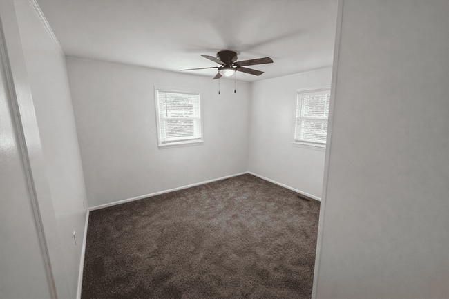 Building Photo - 2430 Mayfair Dr