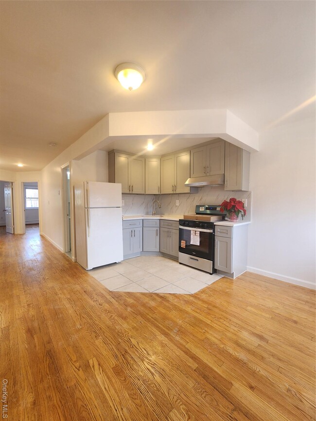 Building Photo - 61-21 159th St