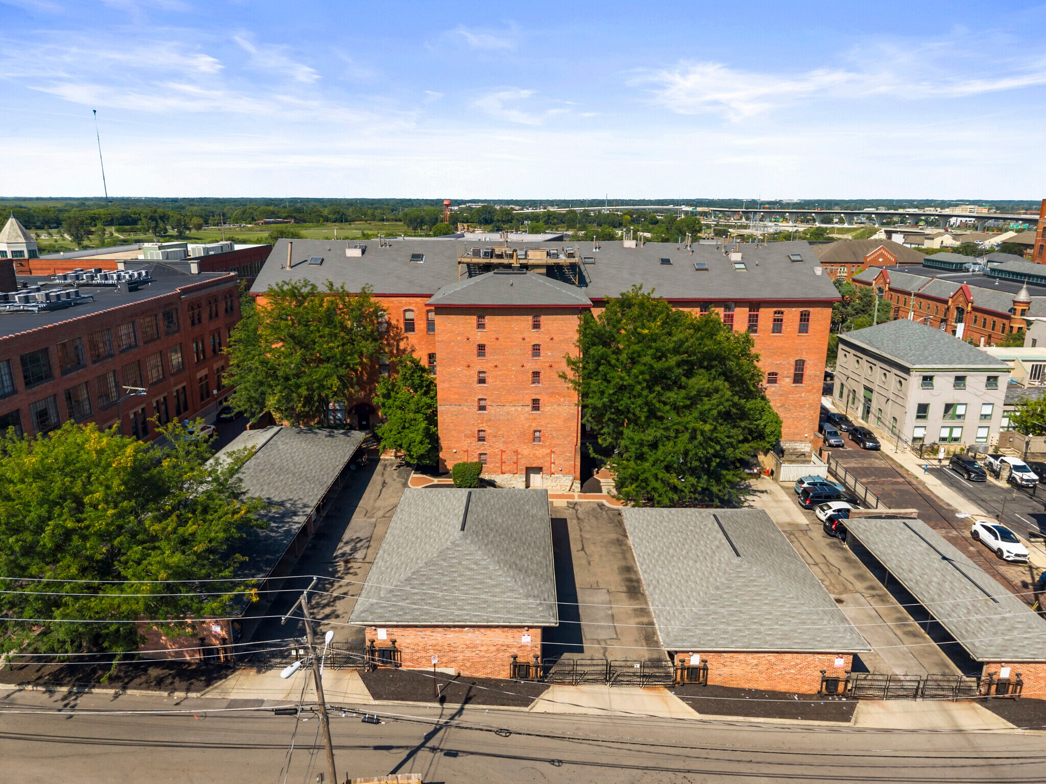 Building Photo - 544 S Front St