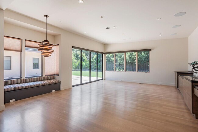 Building Photo - Wow! What a Great Home!