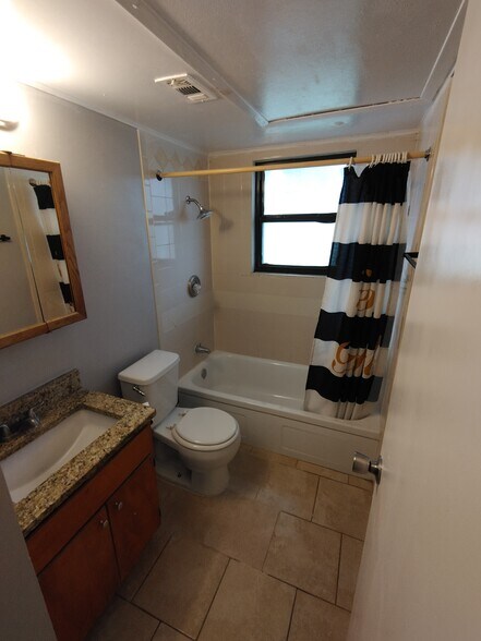 main bath 1 - 410 W Aviation Blvd