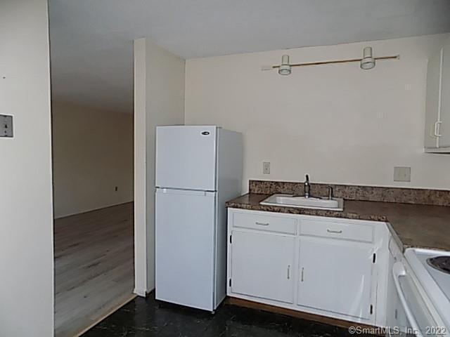 Building Photo - 7 Padanaram Rd