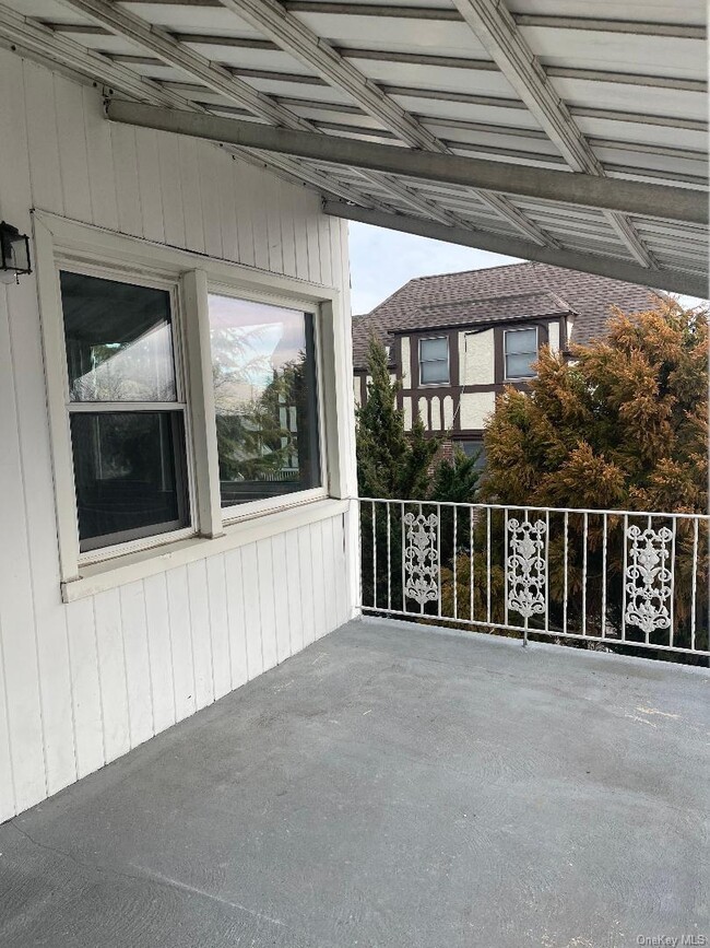 Building Photo - 459 E Chester St