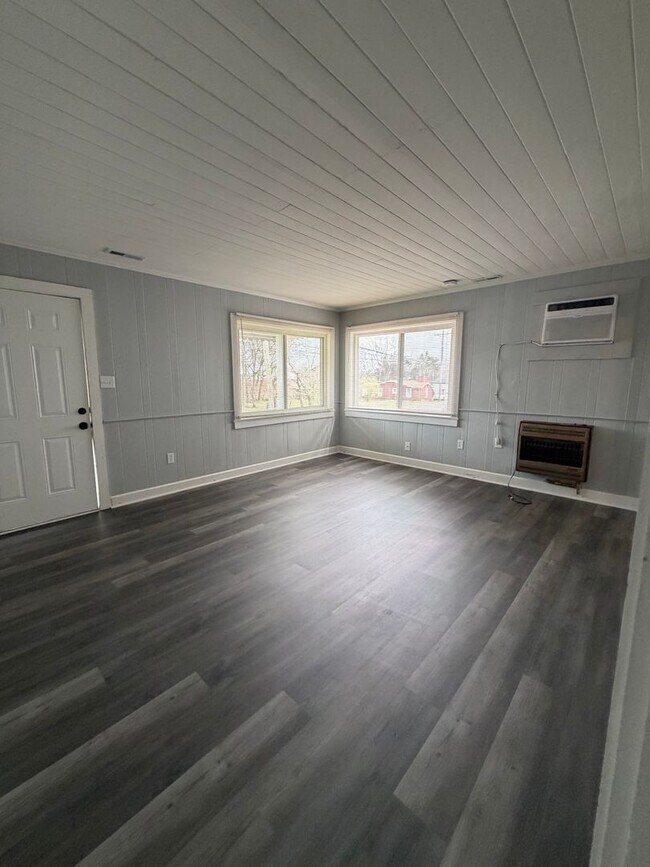 Building Photo - Location!!