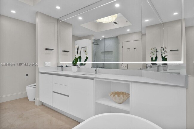 Building Photo - 4779 Collins Ave