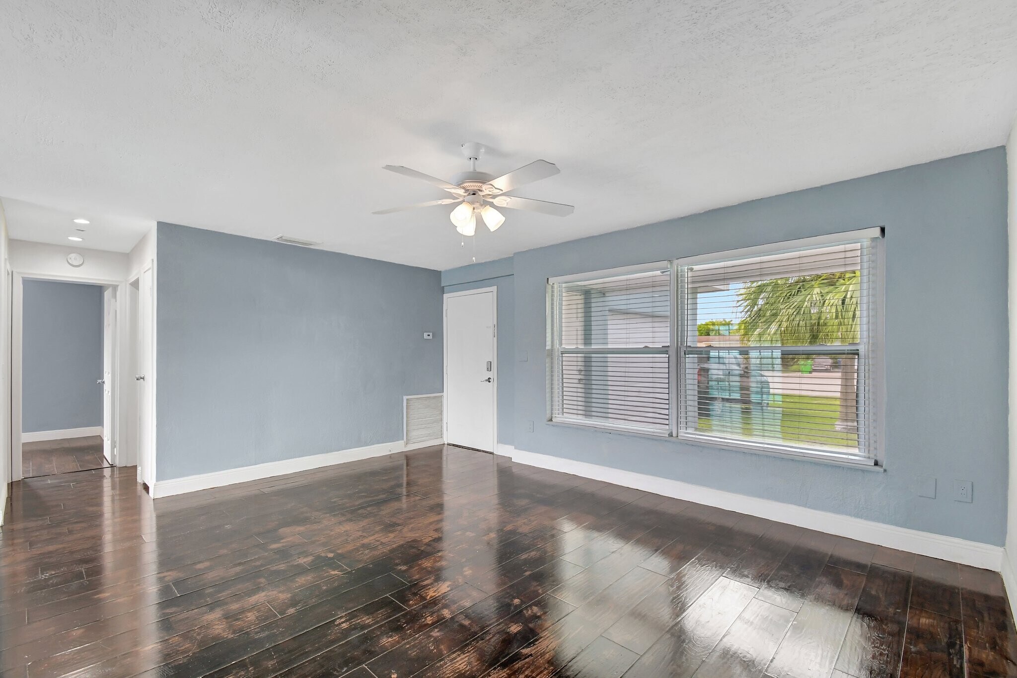 Building Photo - 8960 Sunset Strip