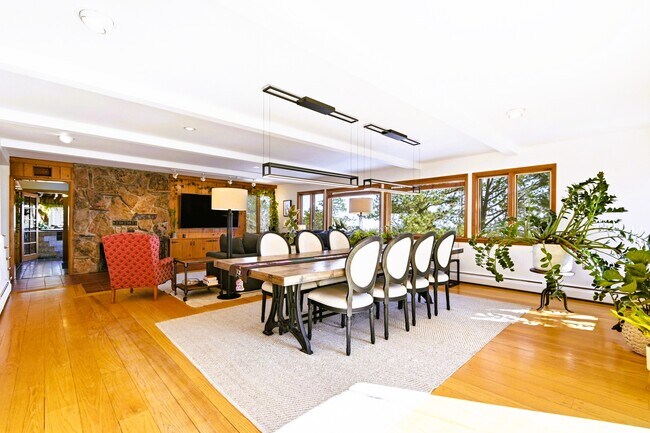 Building Photo - 499 Pine Song Trail