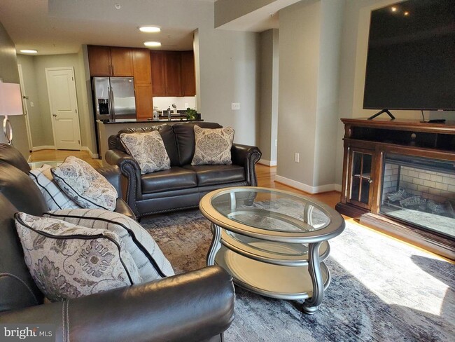 Building Photo - 155 Potomac Passage