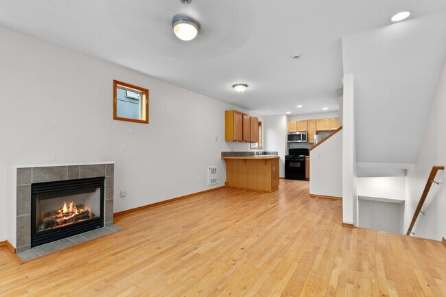 Building Photo - 3bd/2.5ba Seattle House