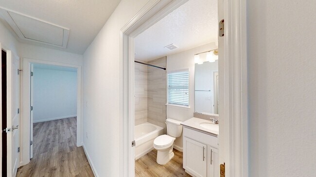 Building Photo - ***STUNNING 4/2 IN PALM COAST