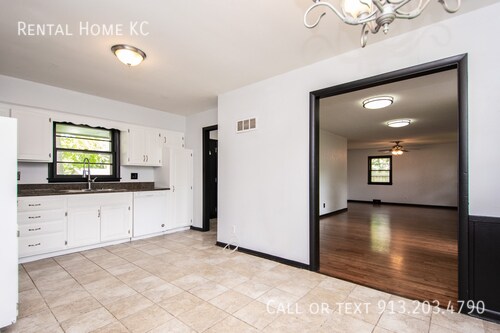 Building Photo - 5240 Barton-