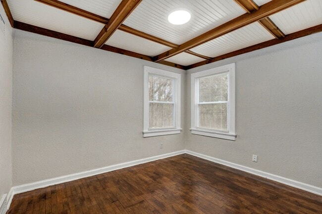 Building Photo - Charming 2 Bed | 1 Bath Home with Updated Interior