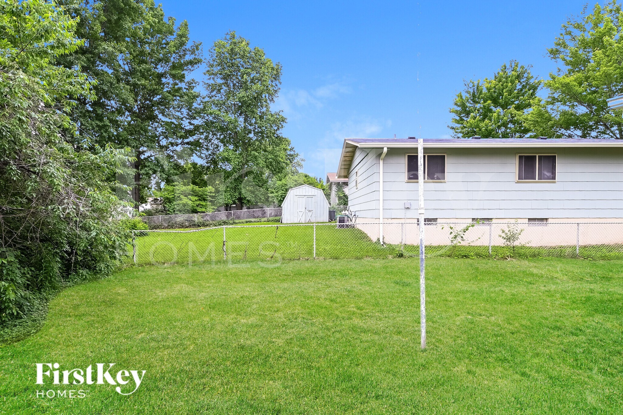 Building Photo - 3710 Woodman Dr