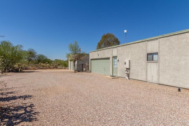 Building Photo - 7880 S Ave De Pina