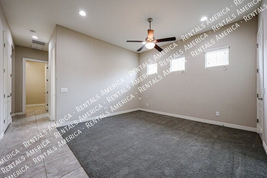 Building Photo - 3375 E Balsam Dr