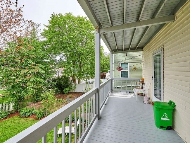 Building Photo - 48 Wordsworth St