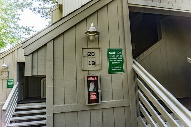 Building Photo - 807 Alder Ave