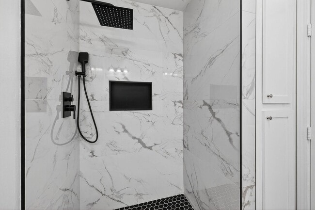 Building Photo - Cozy, perfectly located 2 bedroom unit in San Diego!