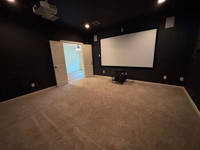 Building Photo - 5 BR/4BA | Updated Single Family Home | 2-Car Garage | Gated backyard