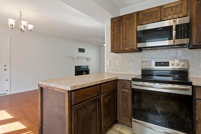 Building Photo - 3 bedroom with garage available in June!