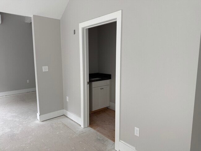 Building Photo - 251 Sladen St