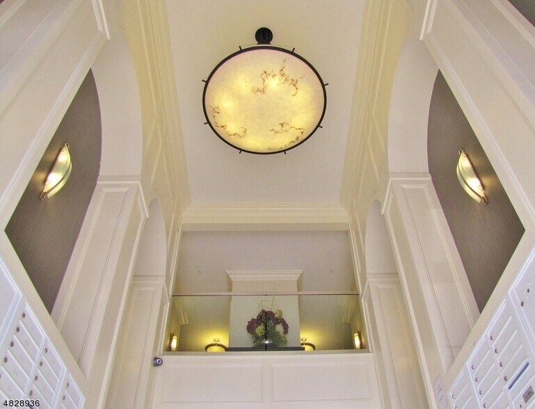 Lobby - 104 E Elizabeth Ave