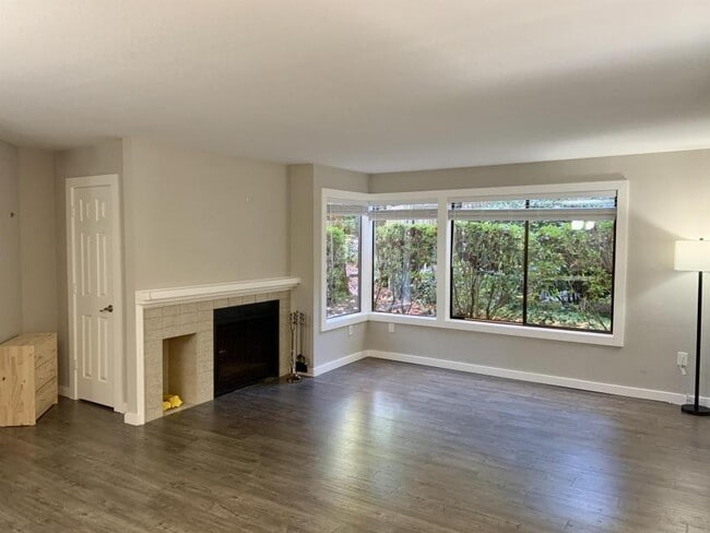 Building Photo - 1 bedroom in Bellevue WA 98004
