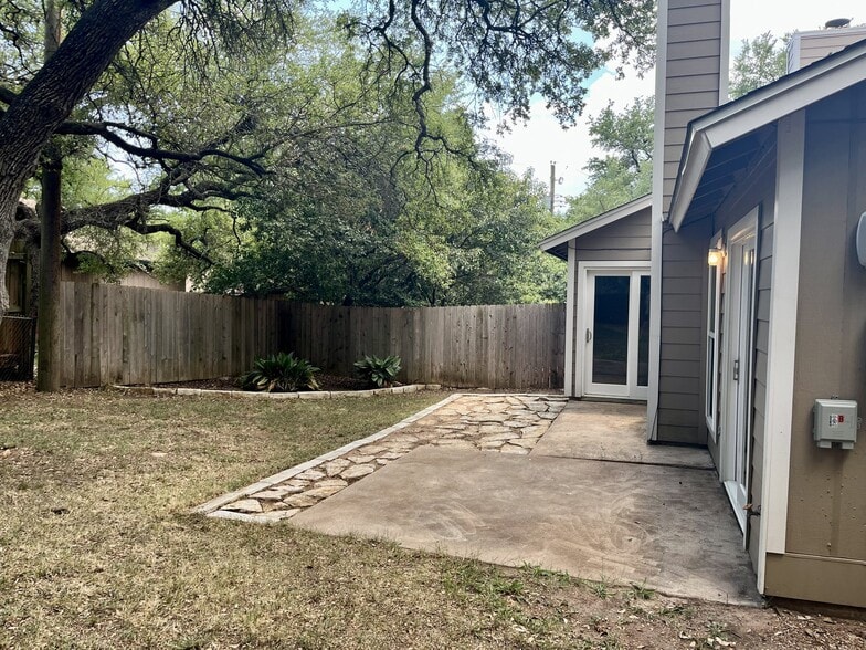 Building Photo - 4501 Dorsett Oaks Cir