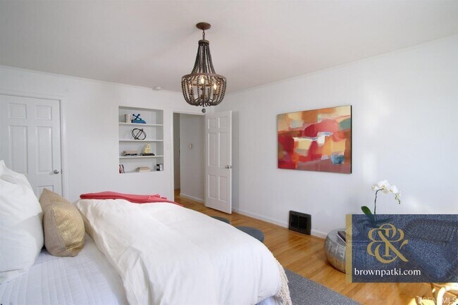 Building Photo - 89 Iris Ave