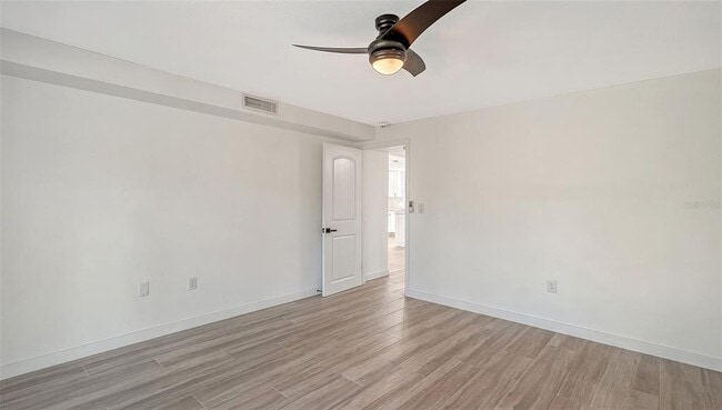 Building Photo - 909 Spanish Dr N