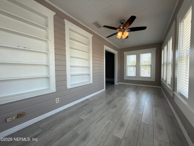 Building Photo - 630 2nd St S