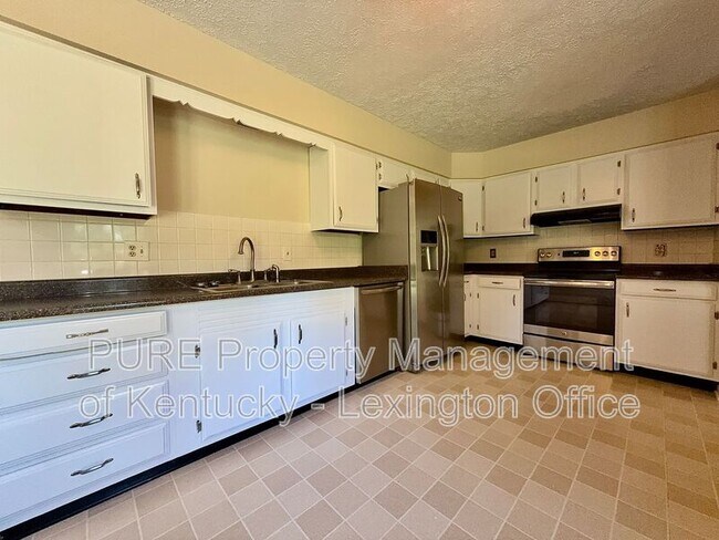 Building Photo - 2077 Dogwood Dr