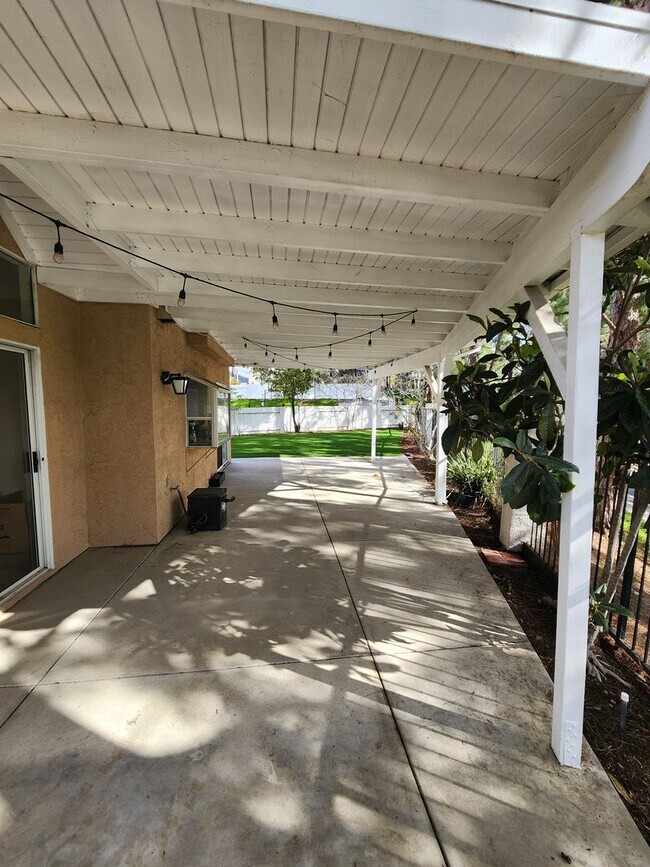 Building Photo - 4 Bedroom House in Penasquitos