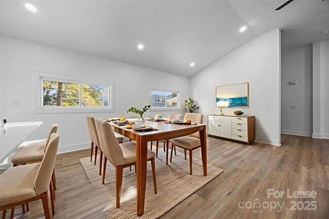 Building Photo - 8625 Cedarbrook Dr