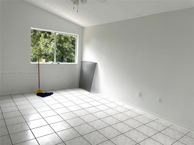 Building Photo - 15870 SW 85th Ln