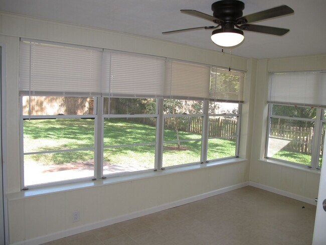 Building Photo - Charming home 1 minute to downtown, Colleg...