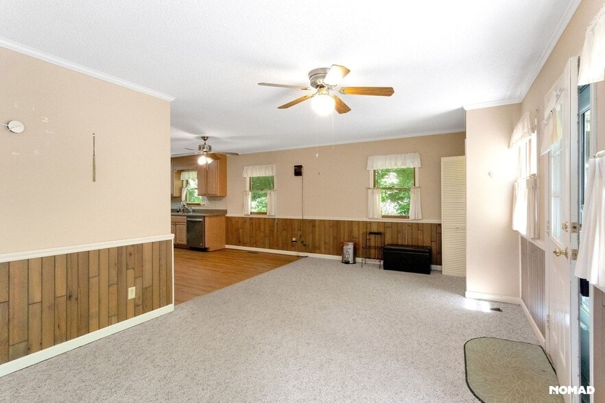 Building Photo - 527 Mountainside Dr