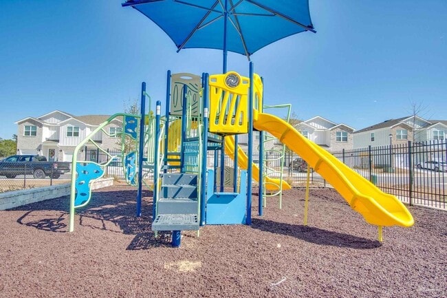 Building Photo - 2495 Cliff Hollow Cir