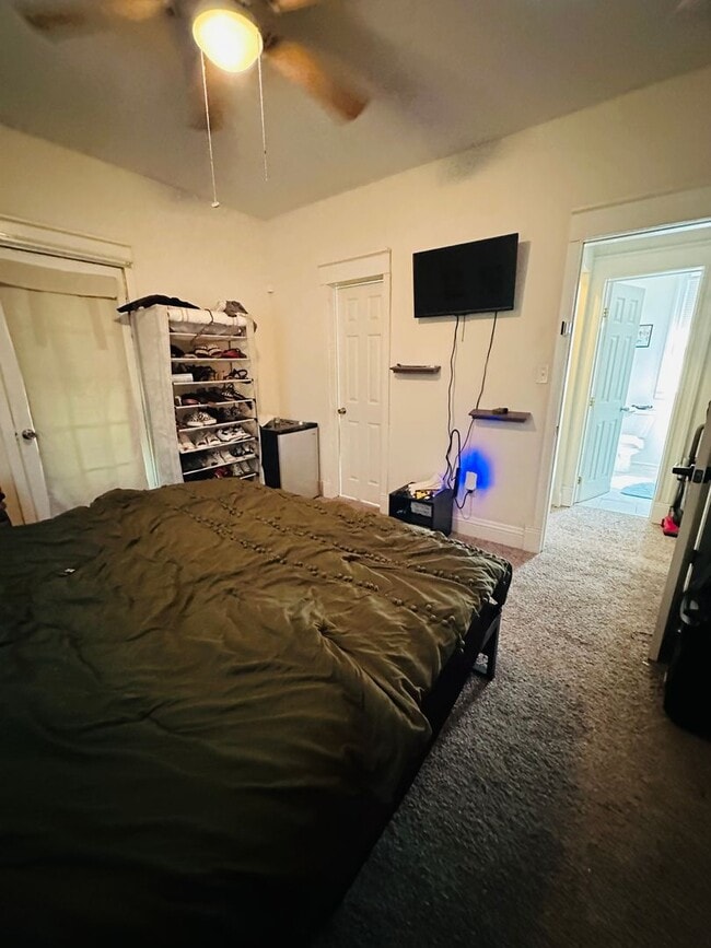 Building Photo - Beautifully Renovated 3bdrm/2.5bth Home Located in Richmond's North-side w/Balcony!