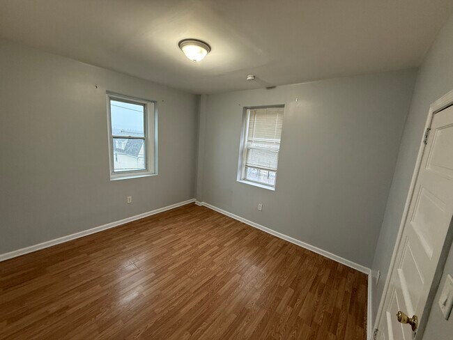 Building Photo - 423 Scott St