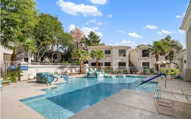 Building Photo - Move Right In! Two Bedrooms - North Scottsdale