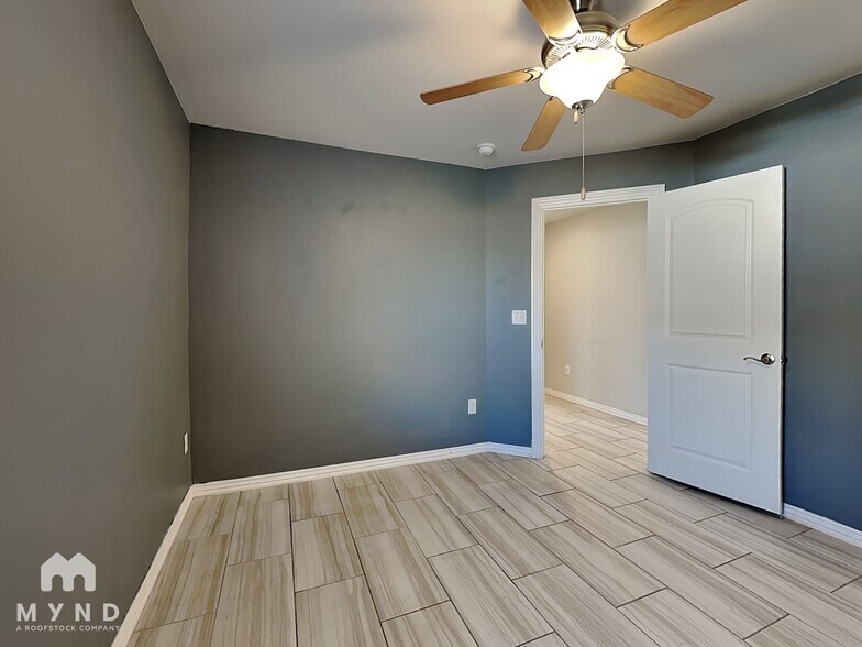 Building Photo - 480 Holly St