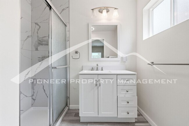 Building Photo - Spacious Home with Office and Fenced Yard