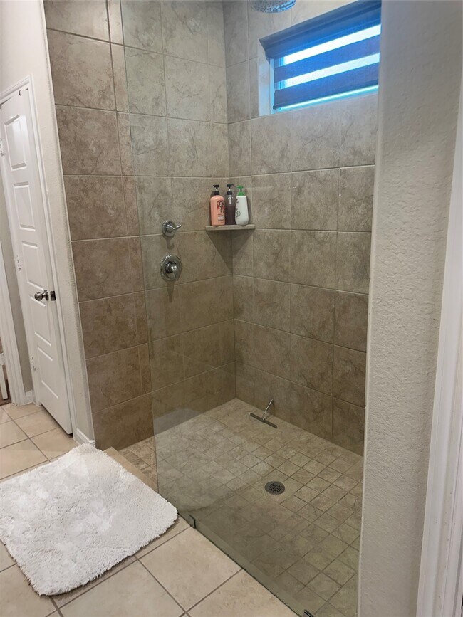 Building Photo - 1617 Darwin Cedar Dr