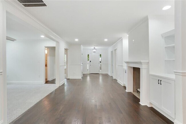 Building Photo - 1245 Ladd St SW