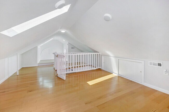 Building Photo - 4 Bed 4 Bath - Bethesda Expanded Colonial - One Car Garage