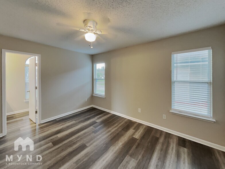 Building Photo - 12382 Silent Brook Trail N