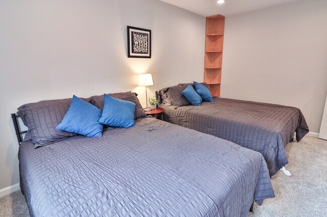Building Photo - 9633 Cinnamon Creek Dr