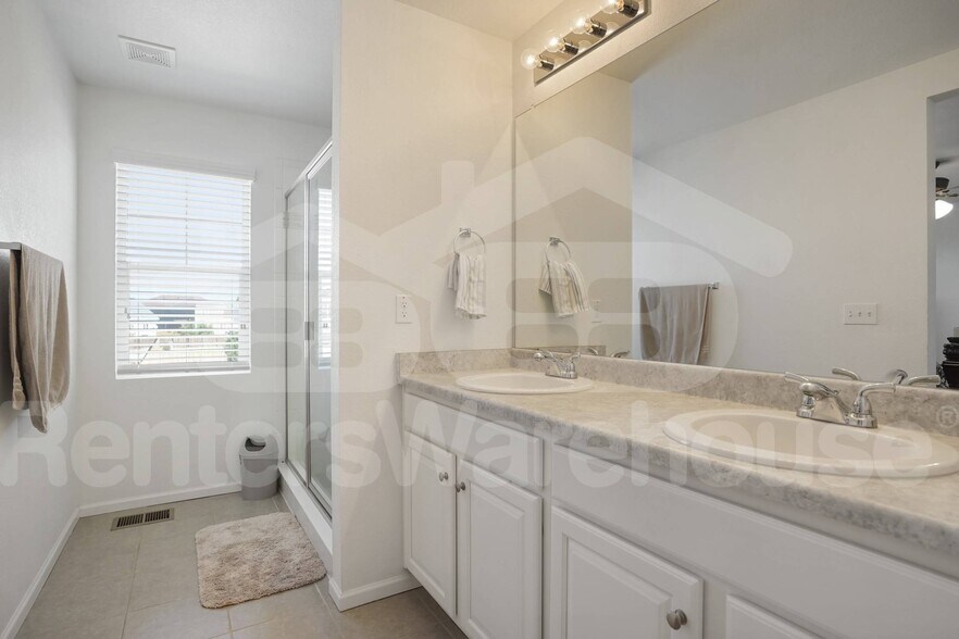 Building Photo - 22150 E Mansfield Pl