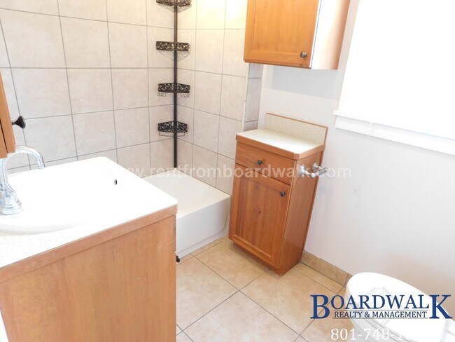 Building Photo - 657 Warnock Ave S
